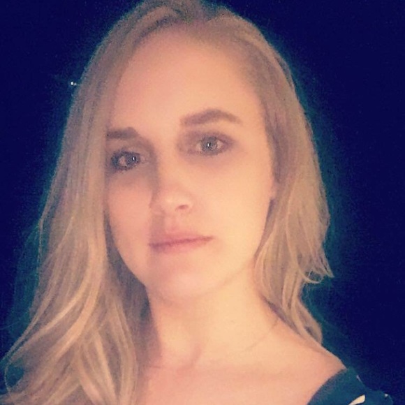 Meet your Posher! - Picture 2 of 6